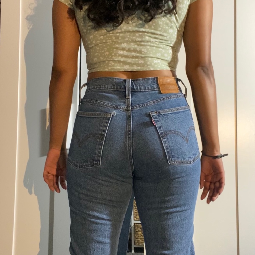 Levi Wedgie Straight/ size 29